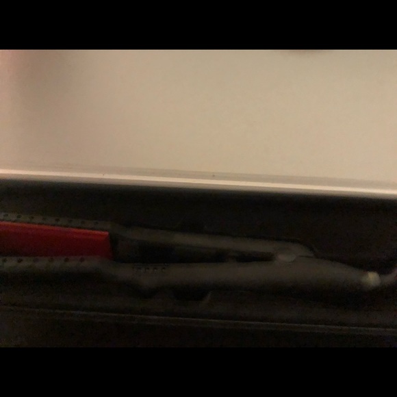 NWT Straightening Iron